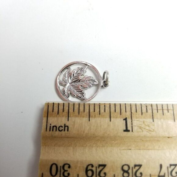 Vintage Sterling Silver Maple Leaf Pendant Charm, Etched Cutout Design, Estate - Picture 5 of 7